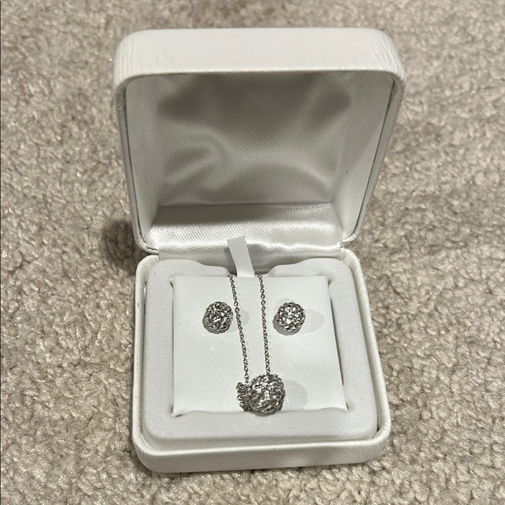 Elegant Sterling Silver Jewelry Set